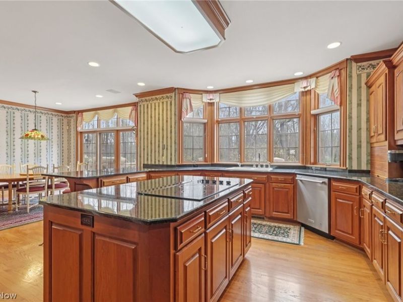 2850 Roundhill Road , Akron, OH 44333 Photo 9