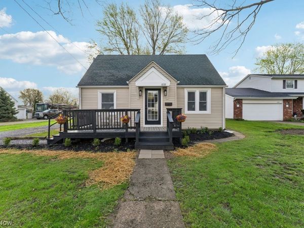 1233 State Street , Vermilion, OH 44089