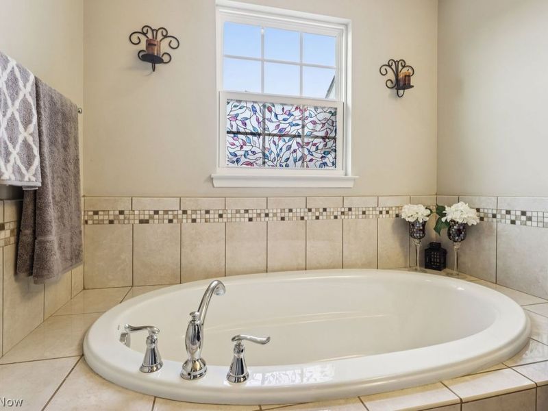 817 Hilliary Lane , Aurora, OH 44202 Photo 18