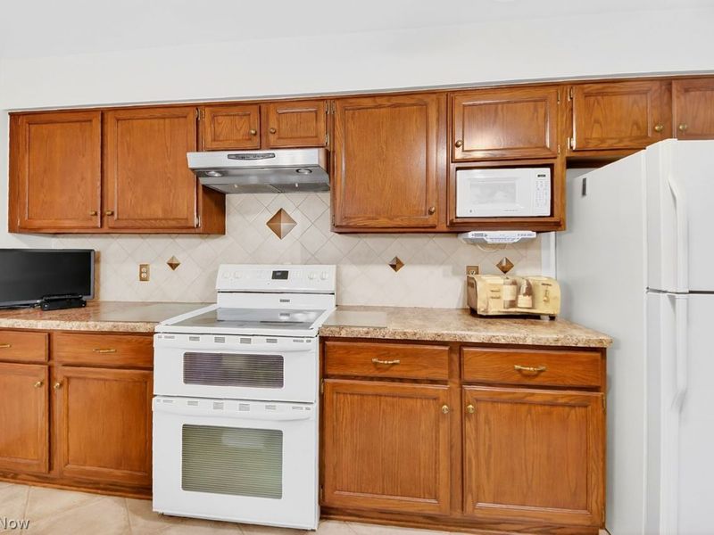 887 Wellsley Lane , Akron, OH 44313 Photo 10