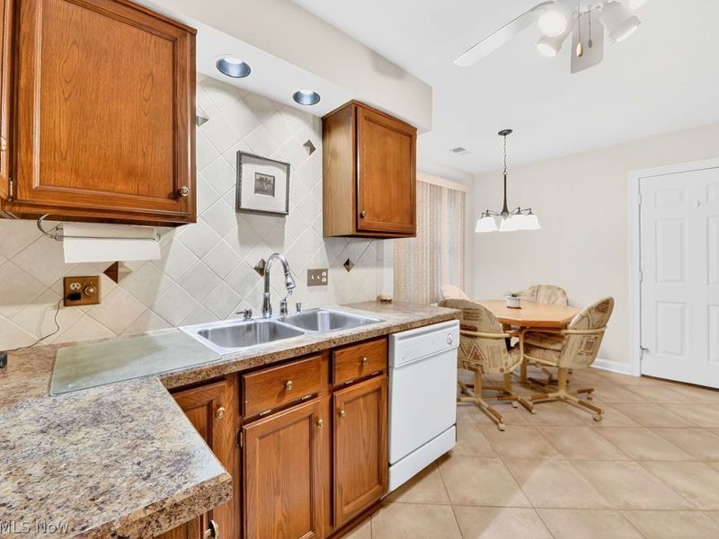 887 Wellsley Lane , Akron, OH 44313 Photo 11