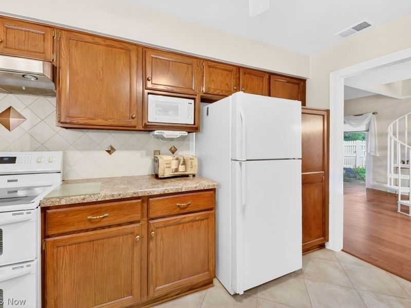 887 Wellsley Lane , Akron, OH 44313 Photo 12