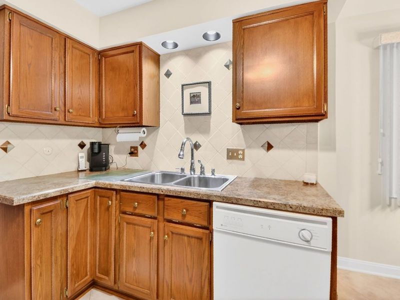 887 Wellsley Lane , Akron, OH 44313 Photo 14