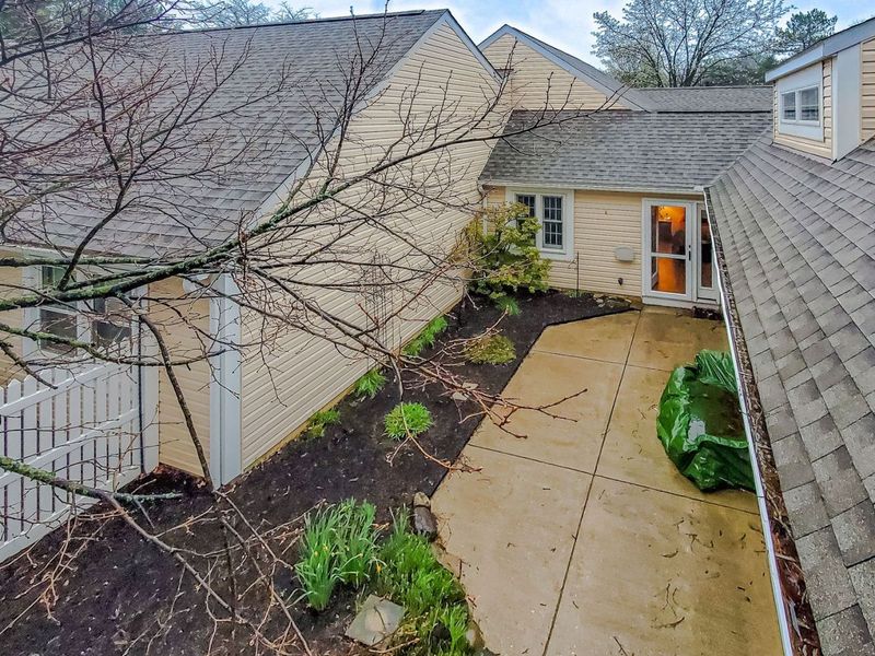 887 Wellsley Lane , Akron, OH 44313 Photo 3