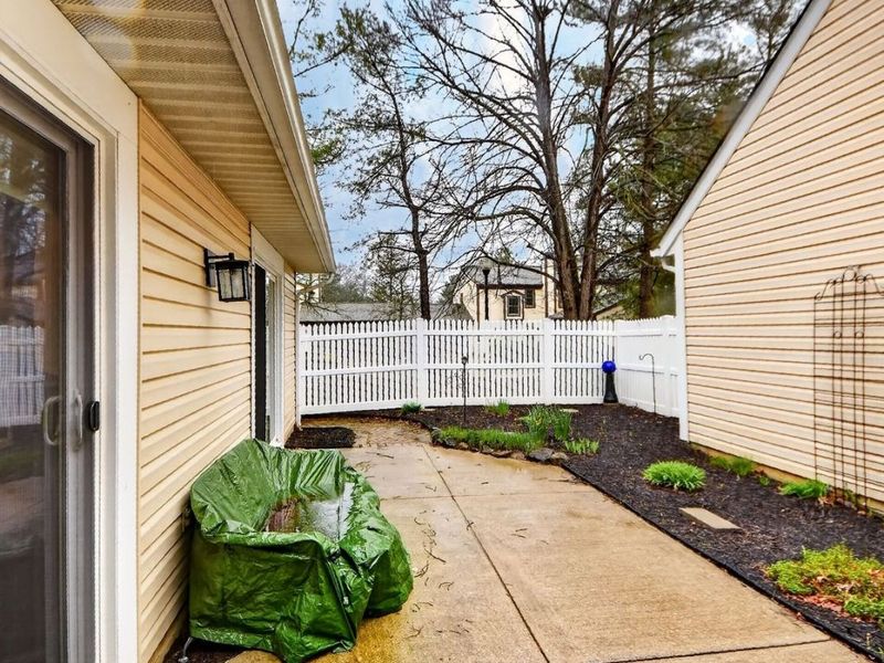 887 Wellsley Lane , Akron, OH 44313 Photo 32