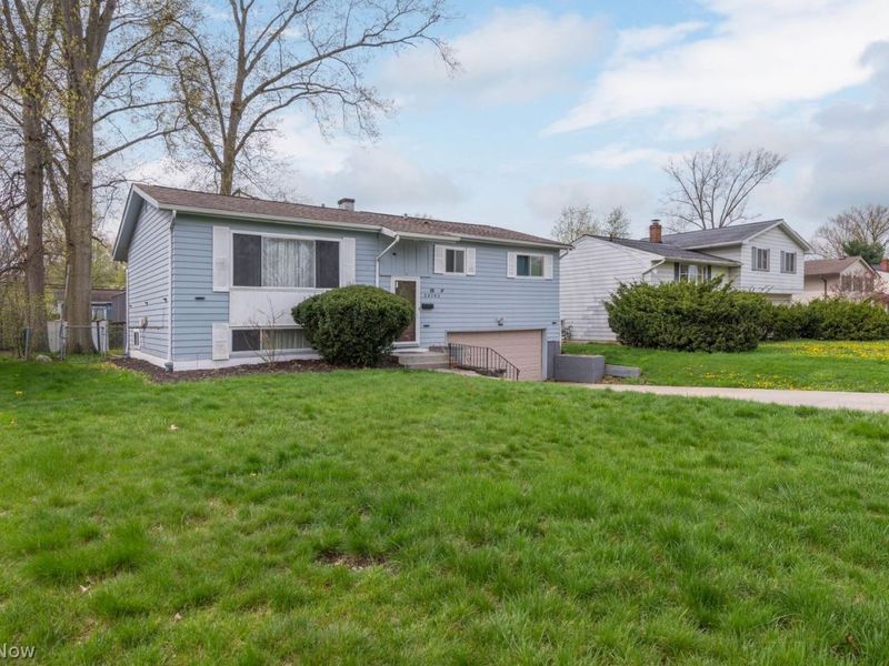 24763 Doe Drive, North Olmsted, OH 44070 Photo 2