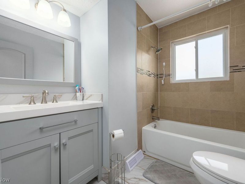 24763 Doe Drive, North Olmsted, OH 44070 Photo 23