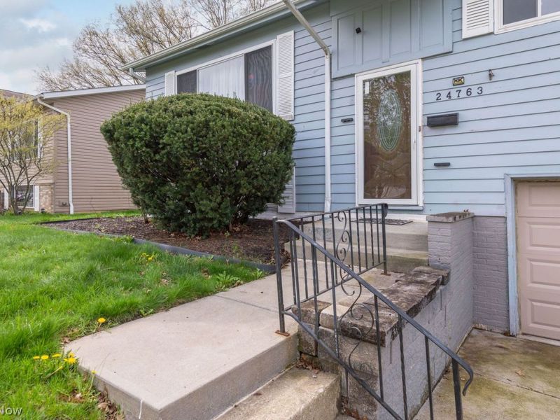 24763 Doe Drive, North Olmsted, OH 44070 Photo 4