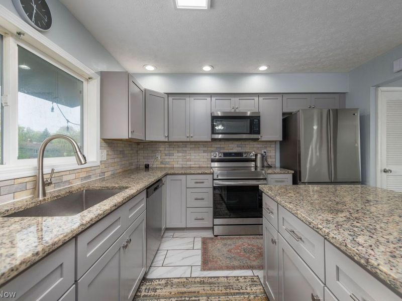 24763 Doe Drive, North Olmsted, OH 44070 Photo 46