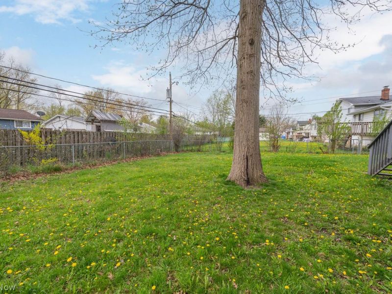 24763 Doe Drive, North Olmsted, OH 44070 Photo 5