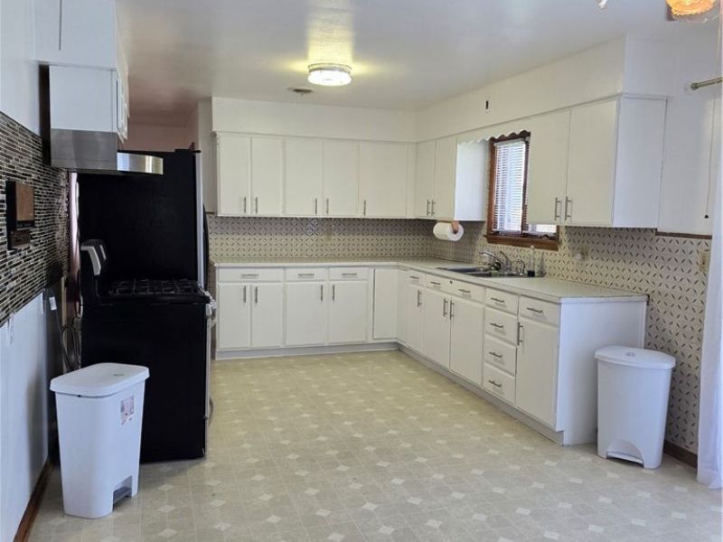 1230 W 19th Street , Lorain, OH 44052 Photo 4