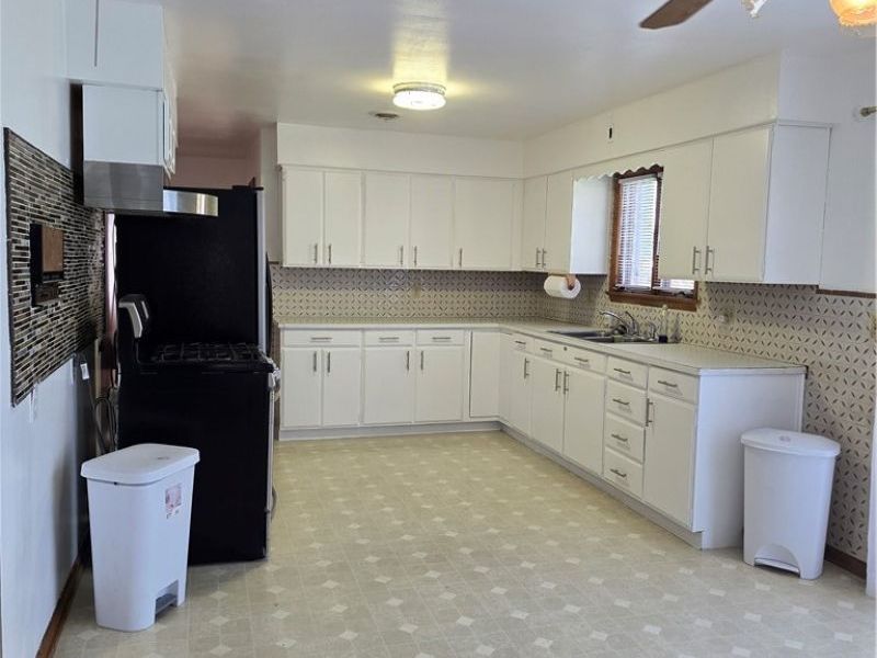 1230 W 19th Street , Lorain, OH 44052 Photo 5