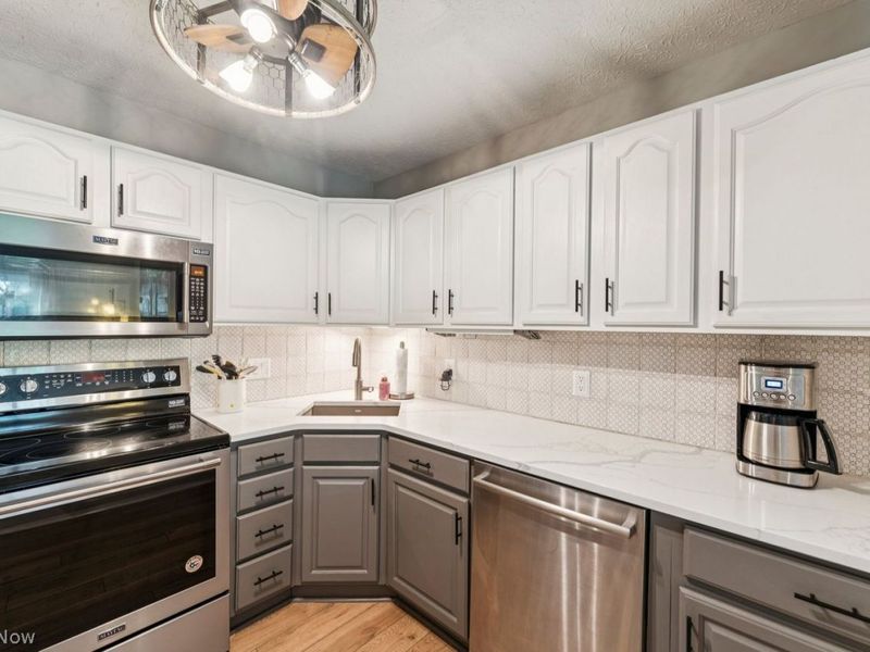 670 Hickory Hill Court, Streetsboro, OH 44241 Photo 8