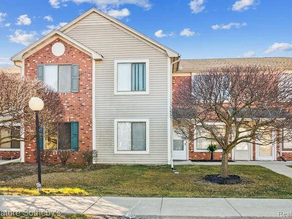 30773 Hidden Pines, Roseville, MI 48066