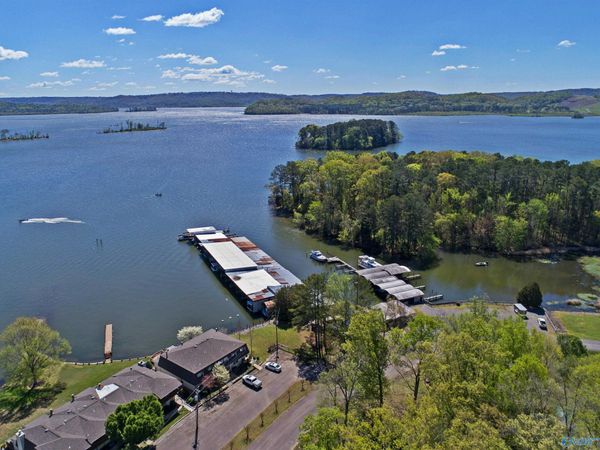 225 Riverbend Circle, Unit 20, Guntersville, AL 35976