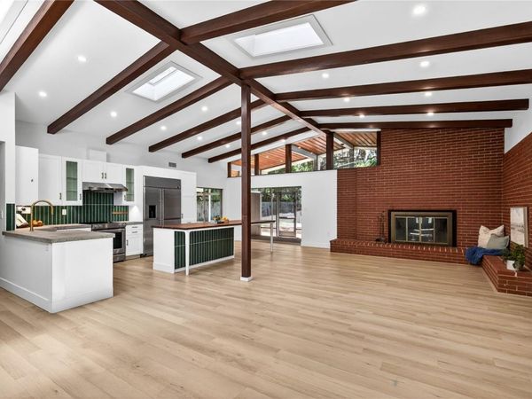 719 W NELSON STREET , TAVARES, FL 32778