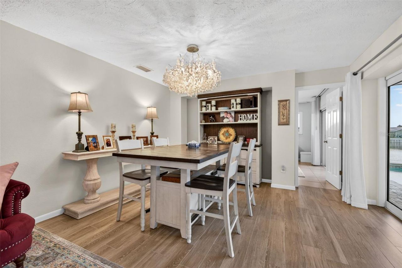4712 Overlook Drive Ne, Saint Petersburg, FL 33703 Photo