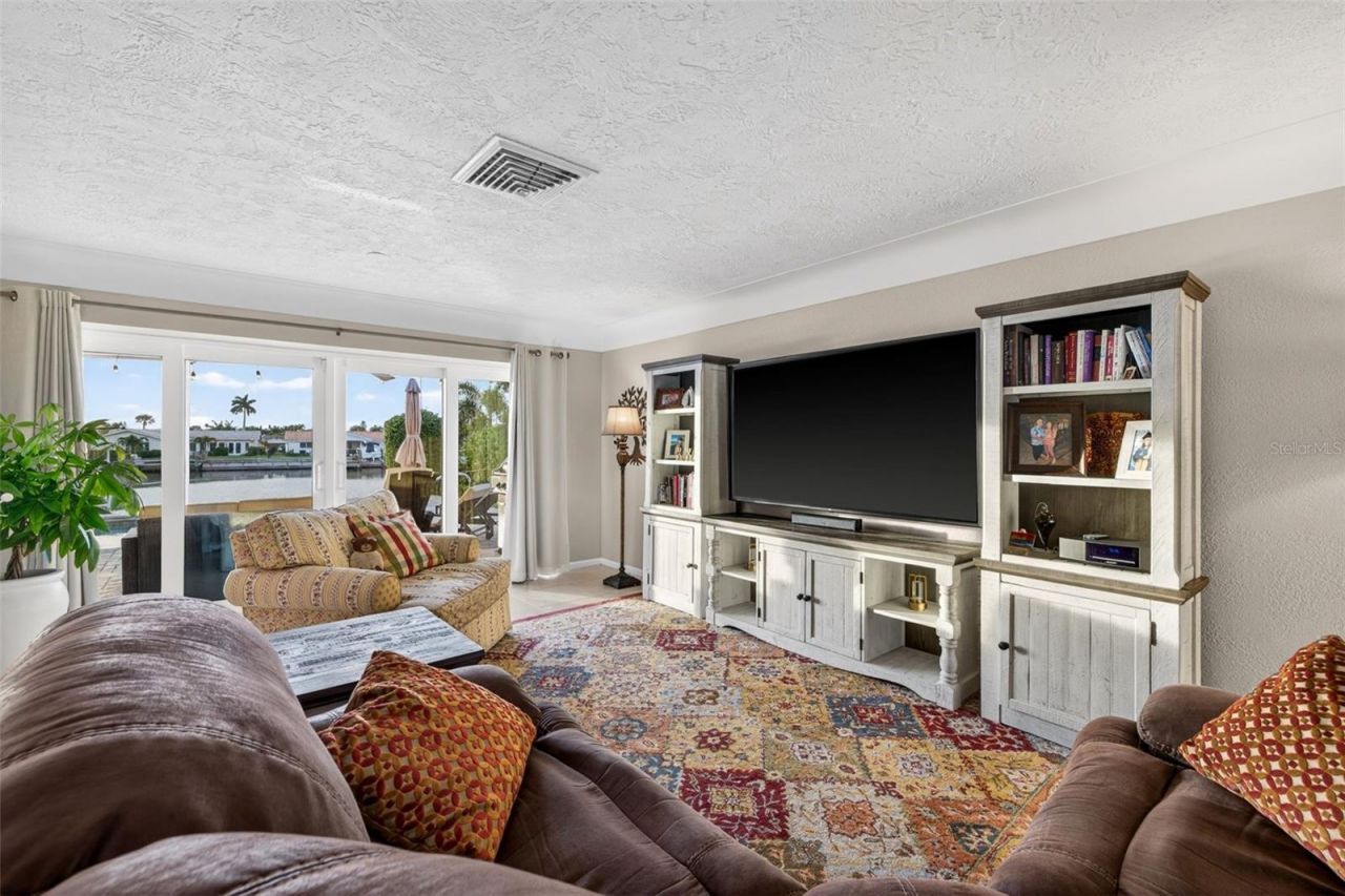 4712 Overlook Drive Ne, Saint Petersburg, FL 33703 Photo