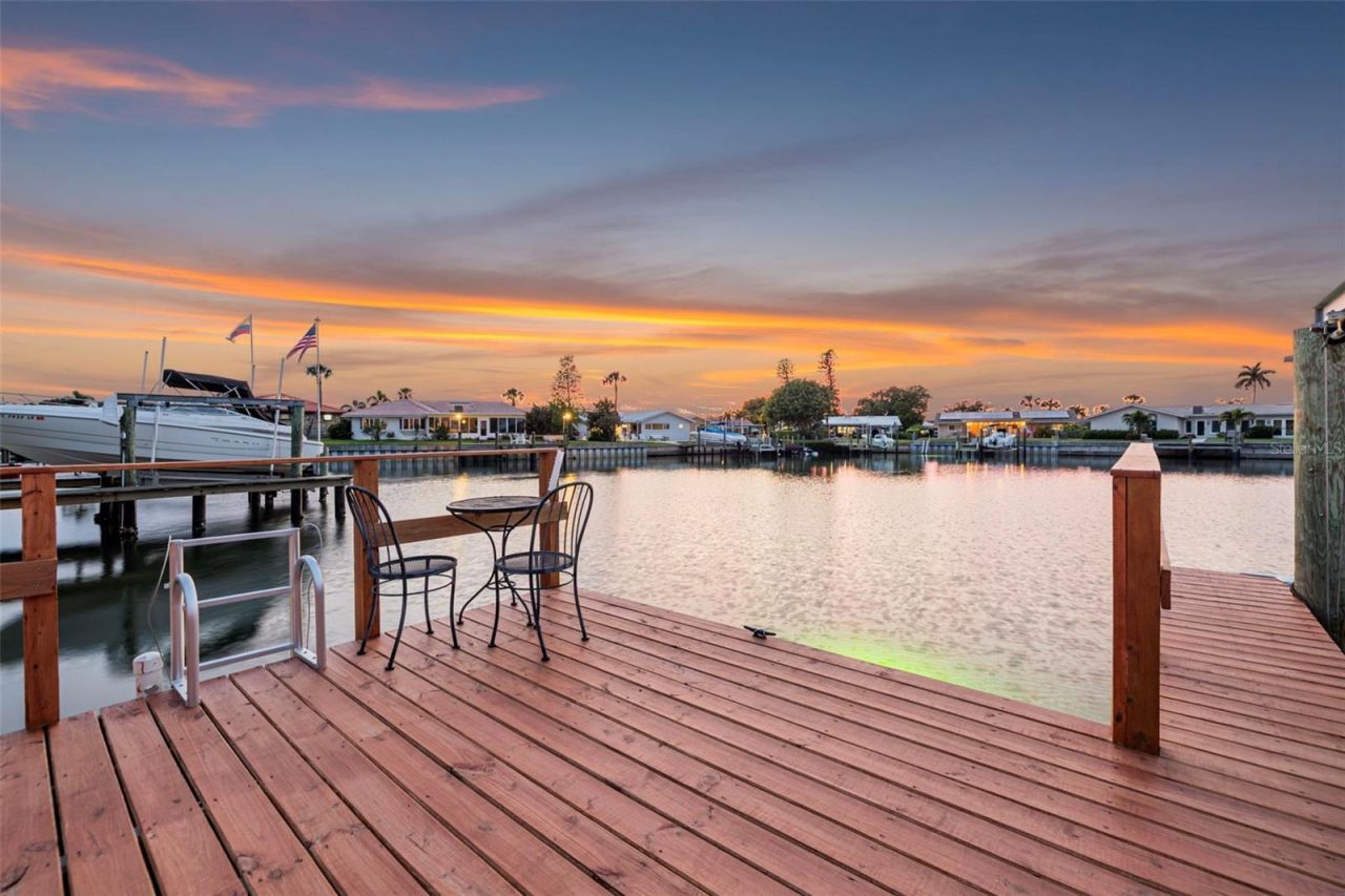 4712 Overlook Drive Ne, Saint Petersburg, FL 33703 Photo