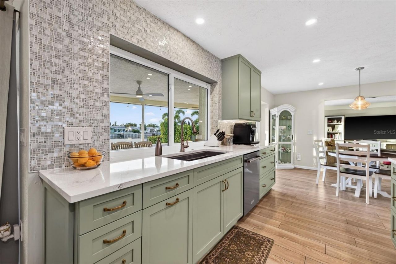 4712 Overlook Drive Ne, Saint Petersburg, FL 33703 Photo