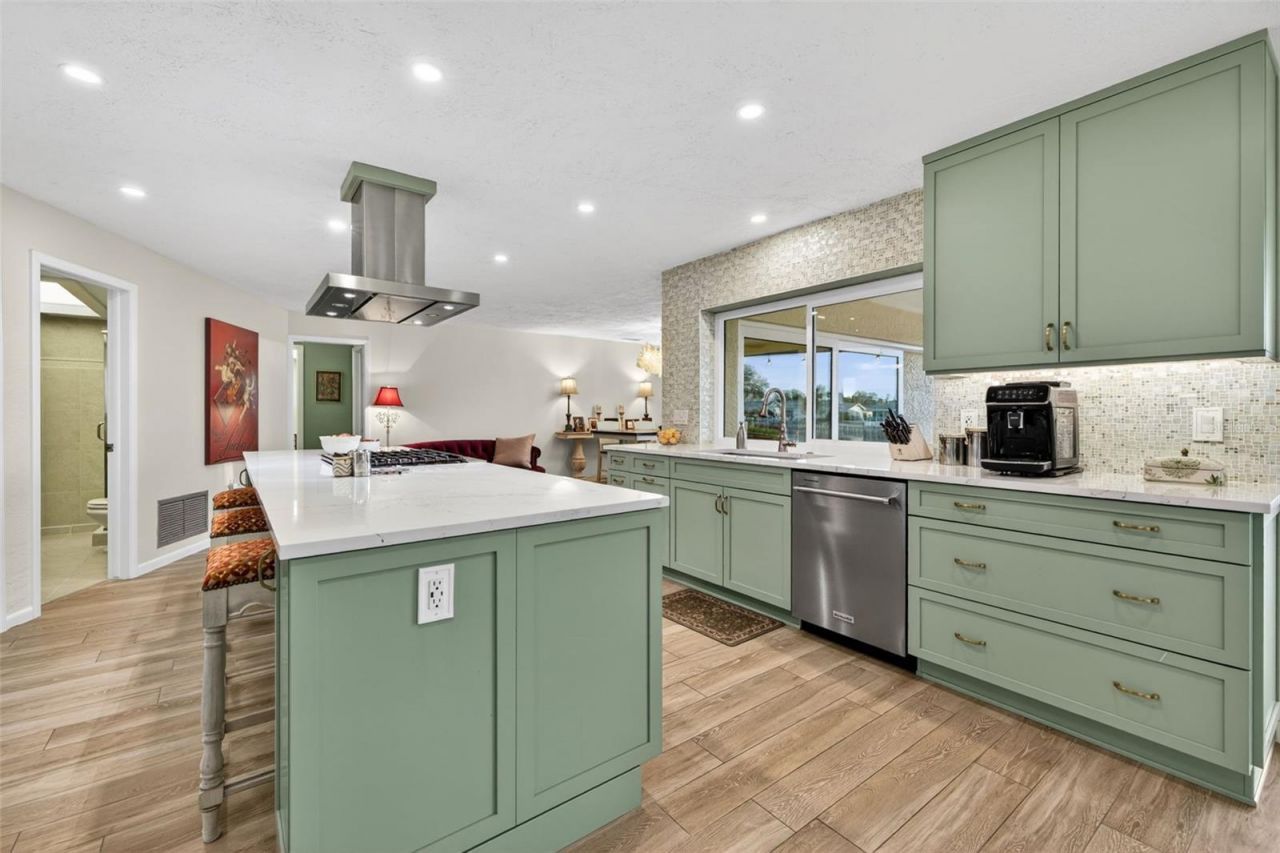 4712 Overlook Drive Ne, Saint Petersburg, FL 33703 Photo