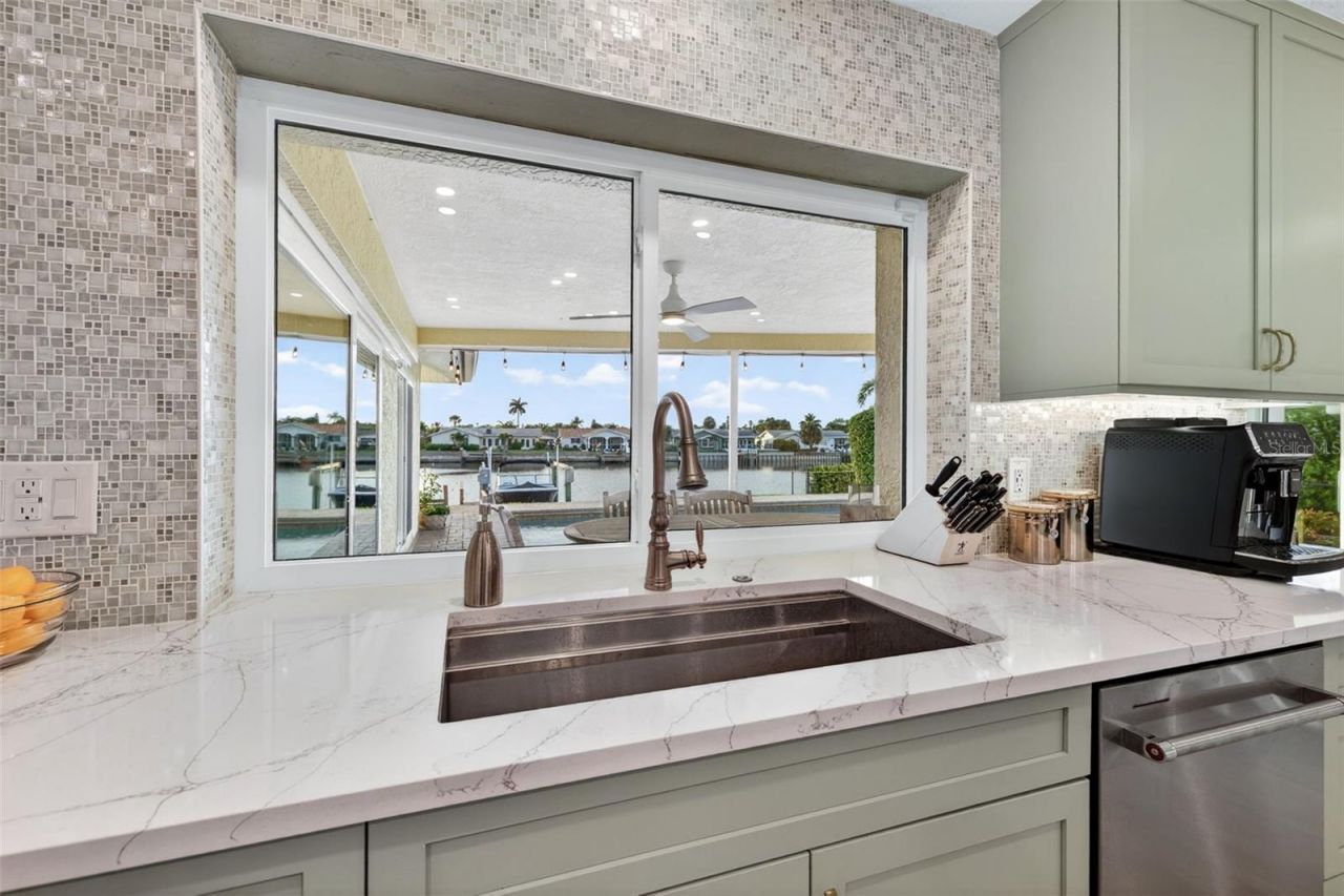 4712 Overlook Drive Ne, Saint Petersburg, FL 33703 Photo