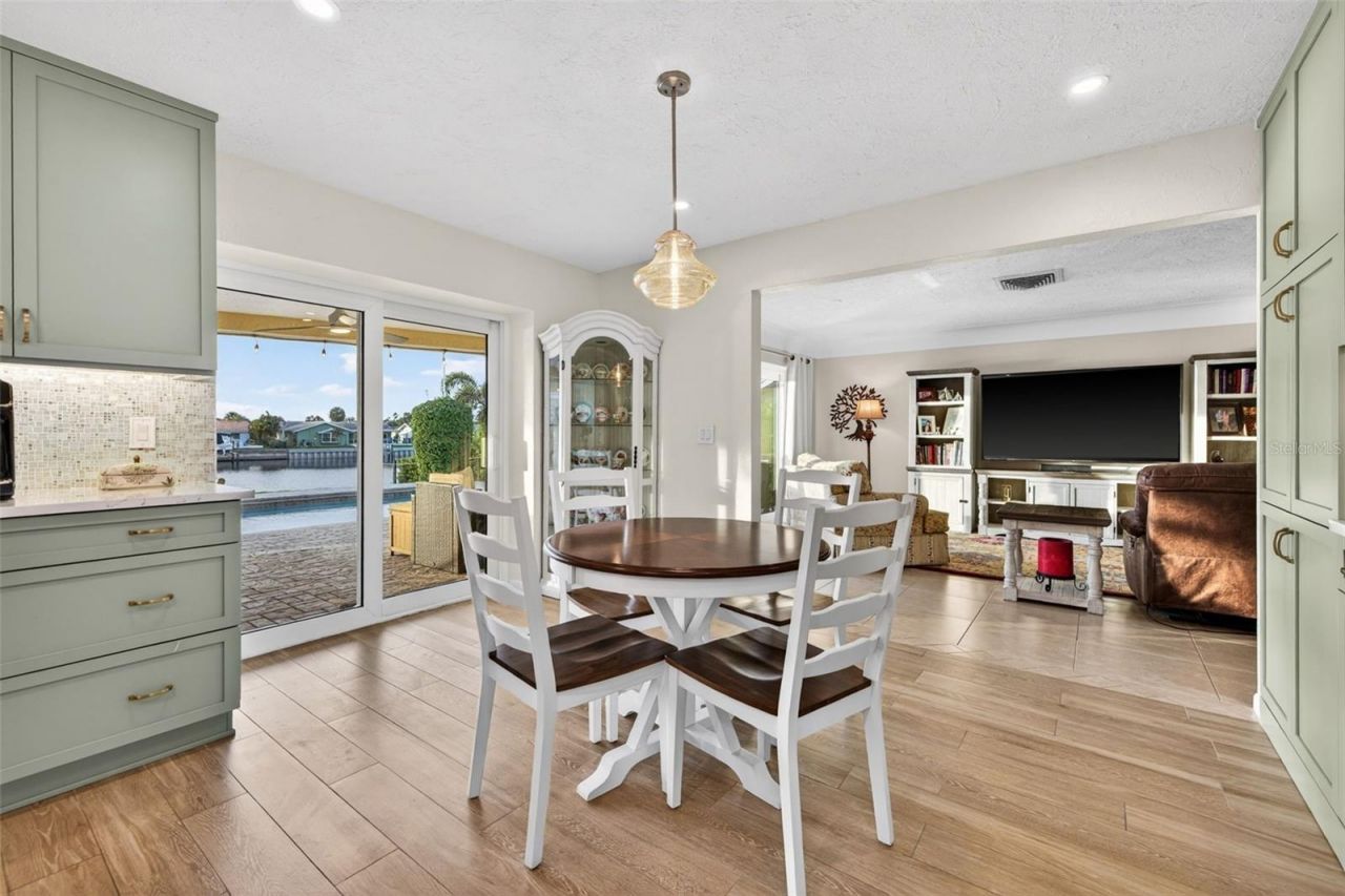 4712 Overlook Drive Ne, Saint Petersburg, FL 33703 Photo