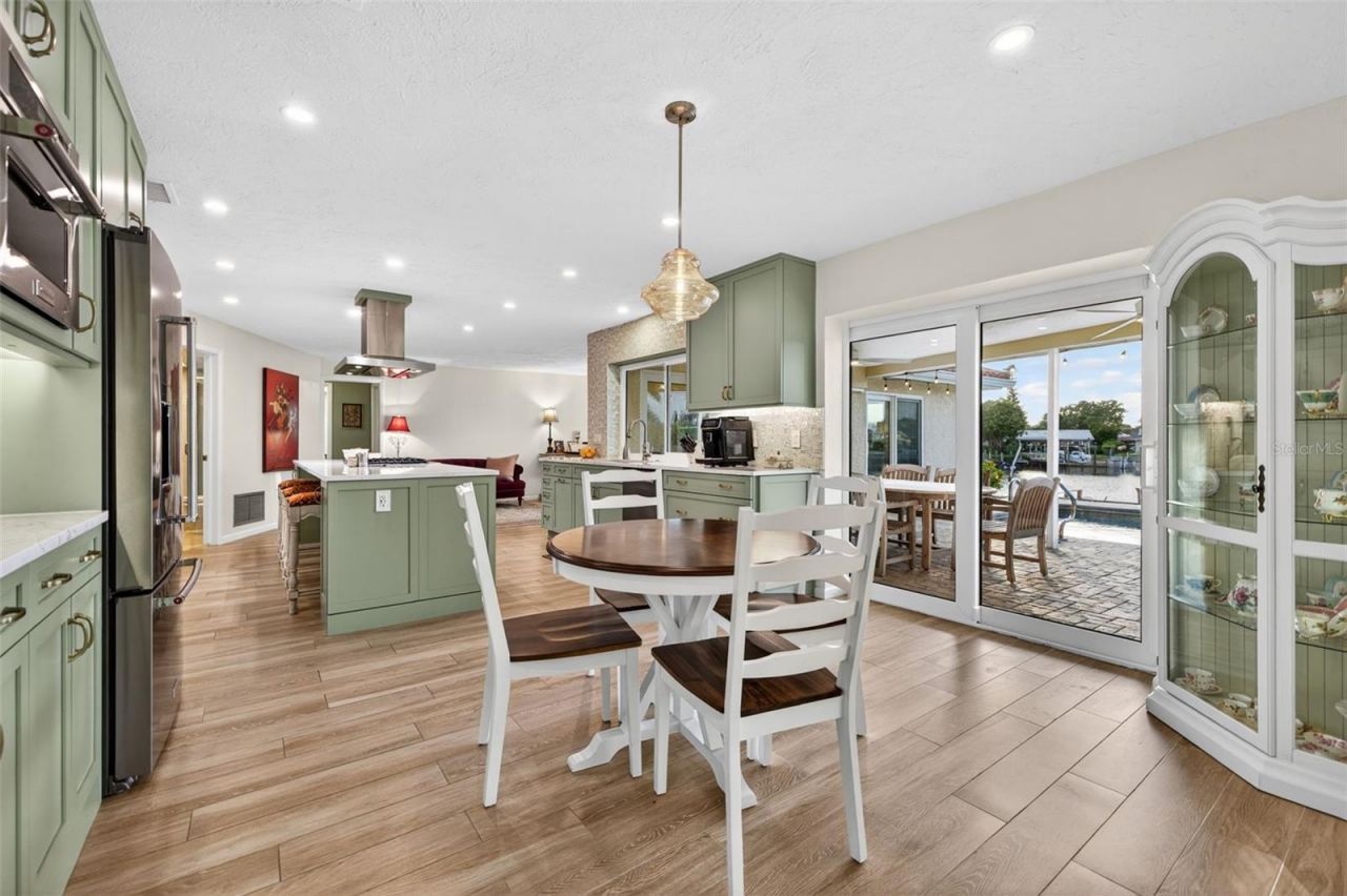4712 Overlook Drive Ne, Saint Petersburg, FL 33703 Photo