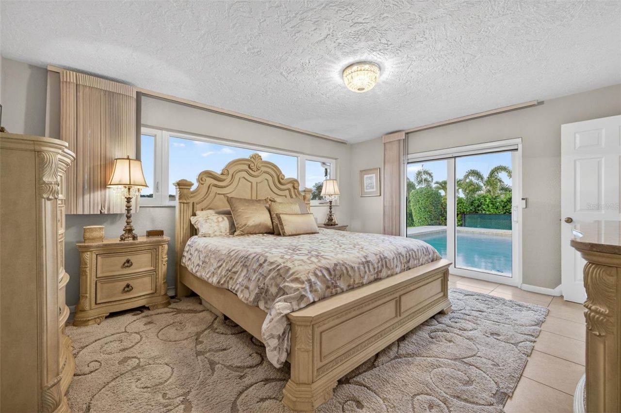4712 Overlook Drive Ne, Saint Petersburg, FL 33703 Photo