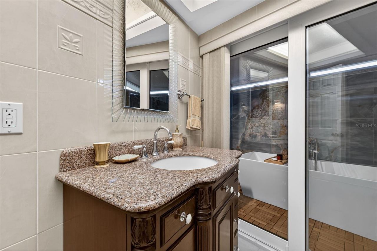 4712 Overlook Drive Ne, Saint Petersburg, FL 33703 Photo