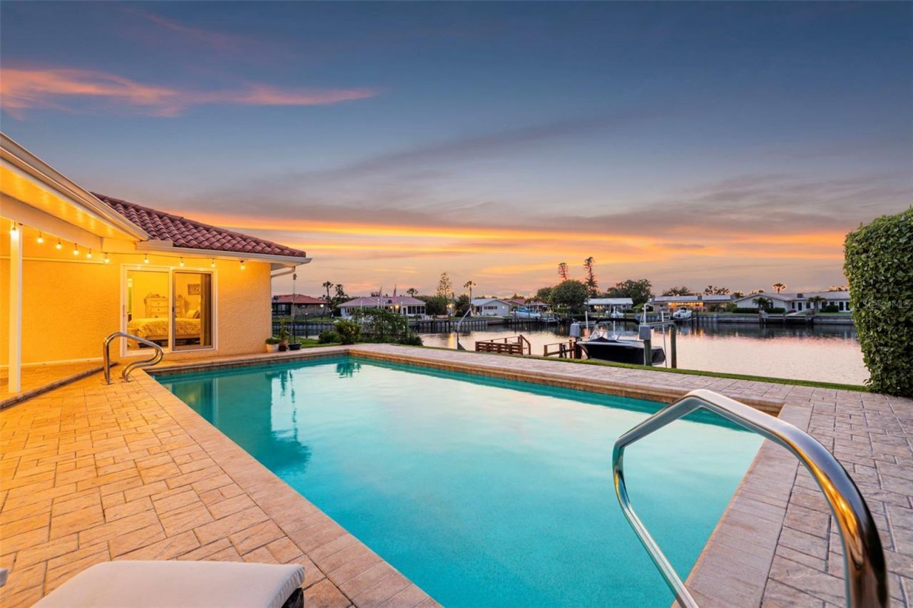 4712 Overlook Drive Ne, Saint Petersburg, FL 33703 Photo