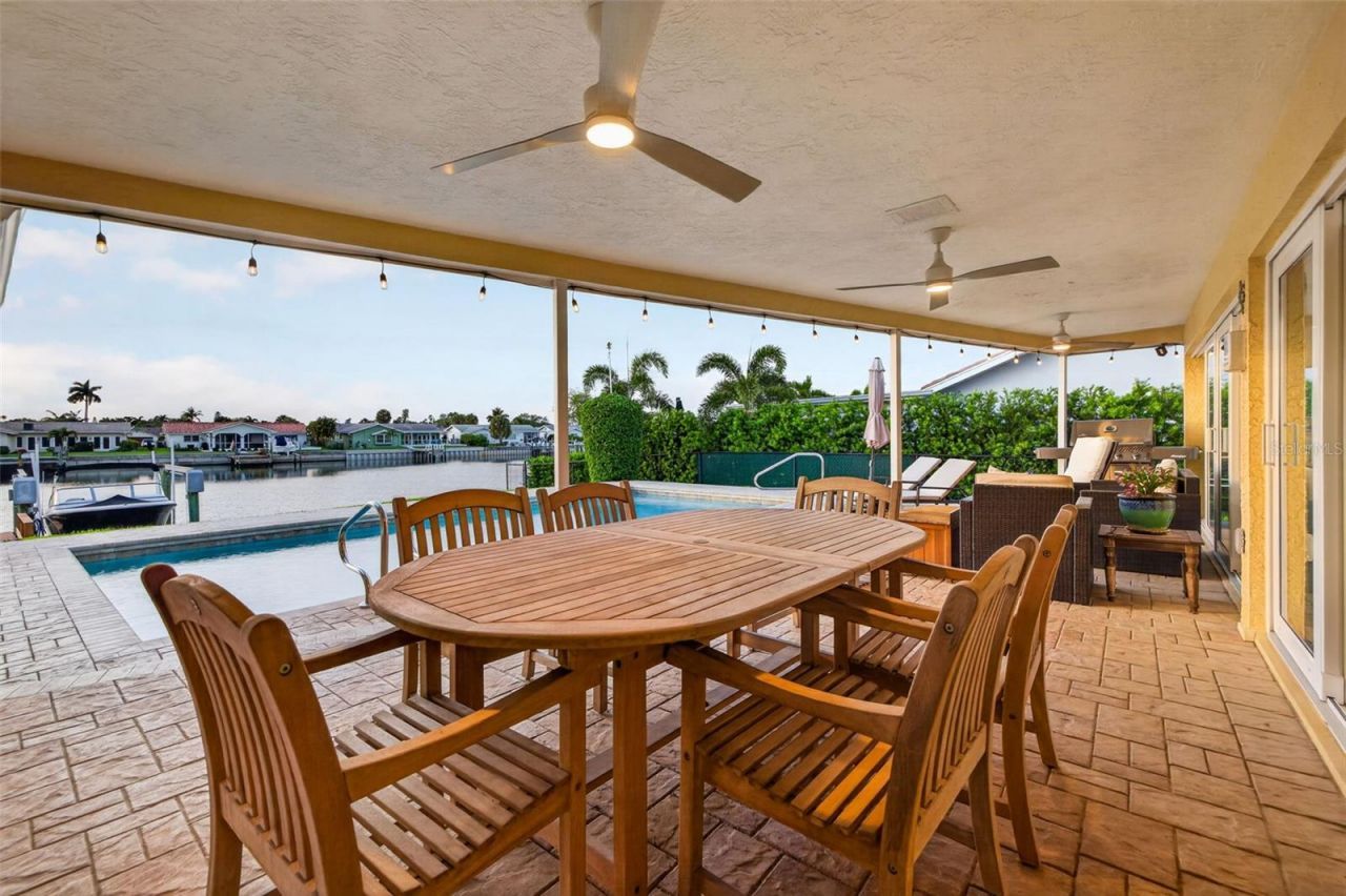 4712 Overlook Drive Ne, Saint Petersburg, FL 33703 Photo