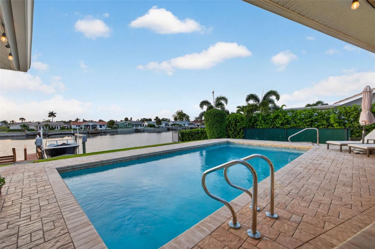 4712 Overlook Drive Ne, Saint Petersburg, FL 33703 Photo