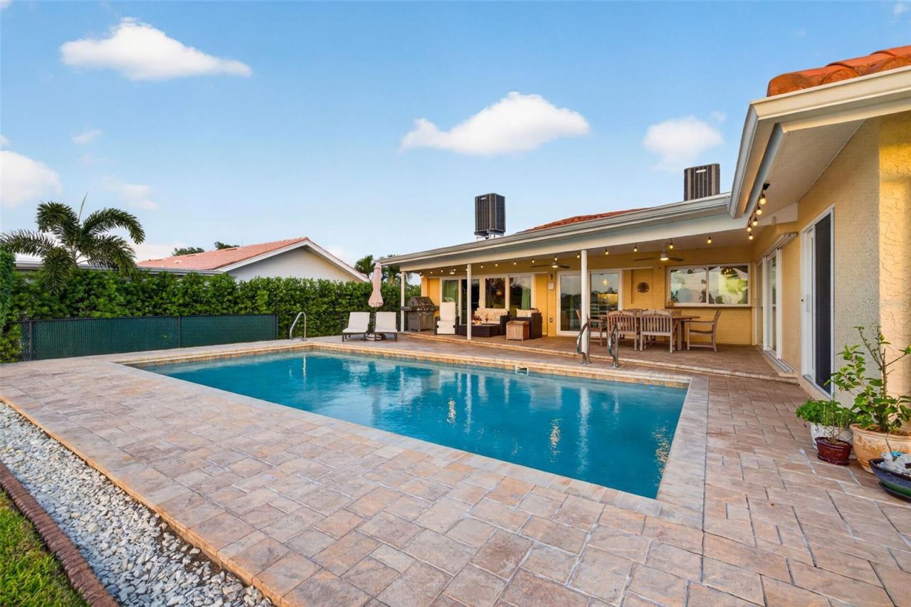 4712 Overlook Drive Ne, Saint Petersburg, FL 33703 Photo