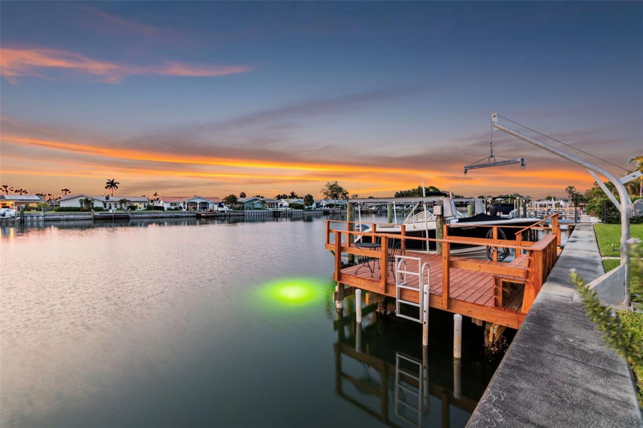 4712 Overlook Drive Ne, Saint Petersburg, FL 33703 Photo