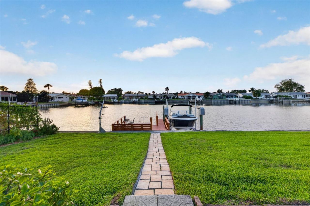 4712 Overlook Drive Ne, Saint Petersburg, FL 33703 Photo