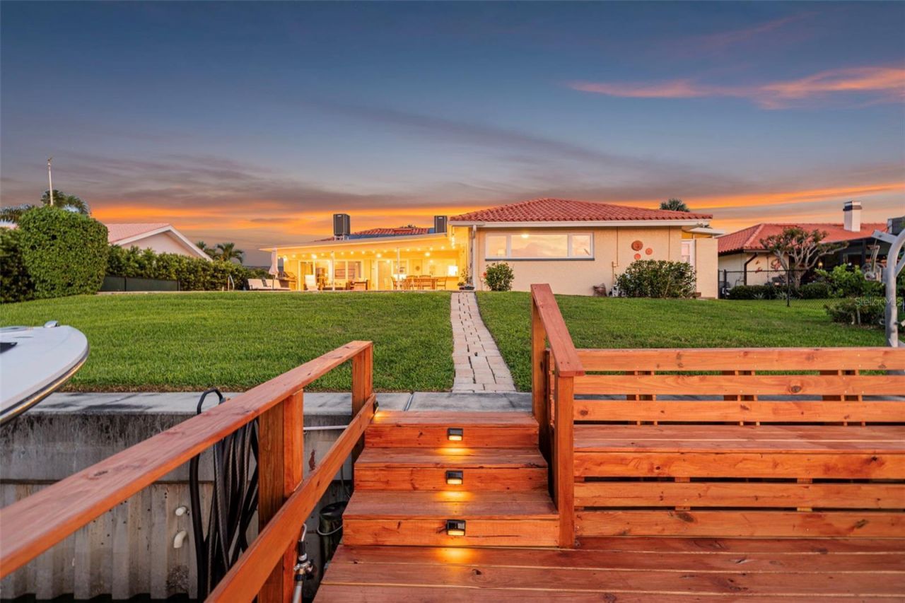 4712 Overlook Drive Ne, Saint Petersburg, FL 33703 Photo