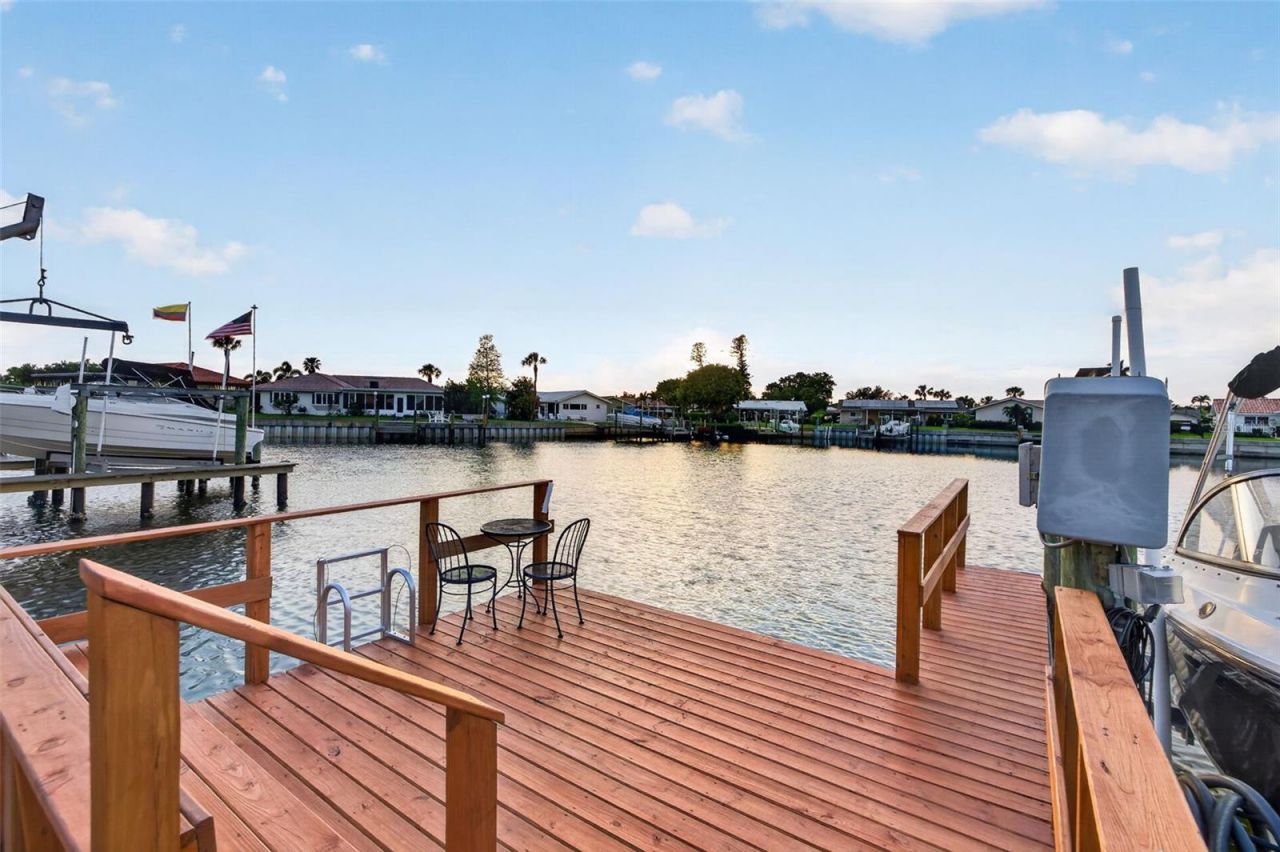 4712 Overlook Drive Ne, Saint Petersburg, FL 33703 Photo