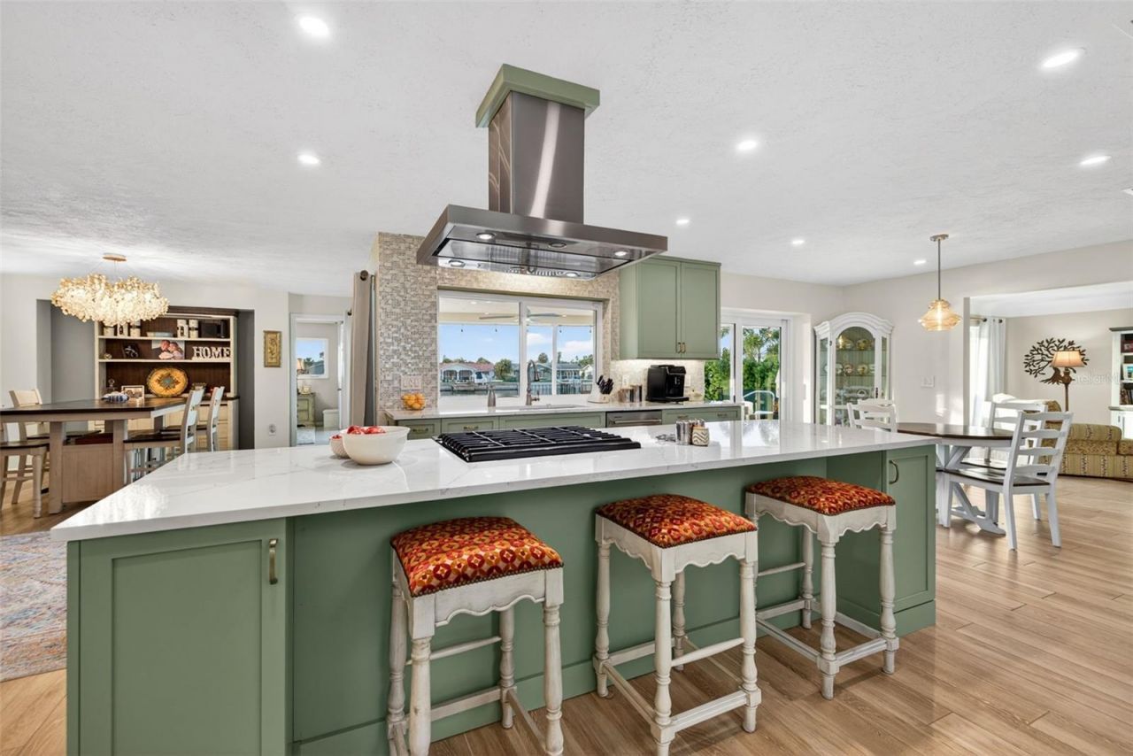 4712 Overlook Drive Ne, Saint Petersburg, FL 33703 Photo