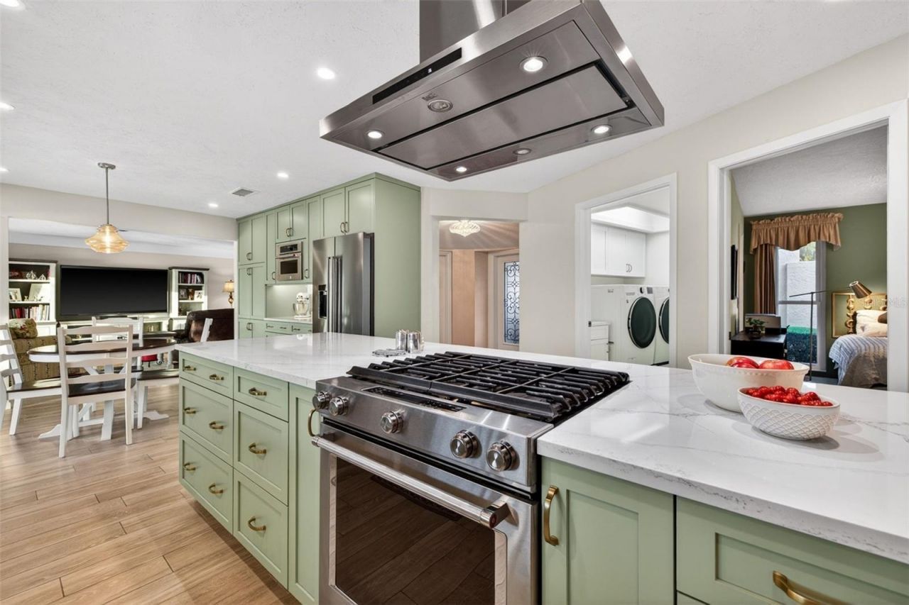 4712 Overlook Drive Ne, Saint Petersburg, FL 33703 Photo
