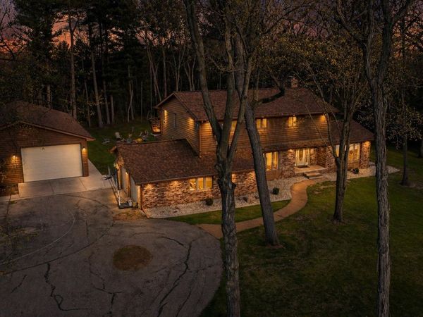 3600 N Woodbury Lane, Janesville, WI 53545