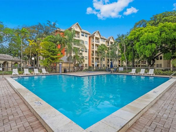 8120 Geneva Ct, Unit 148, Doral, FL 33166