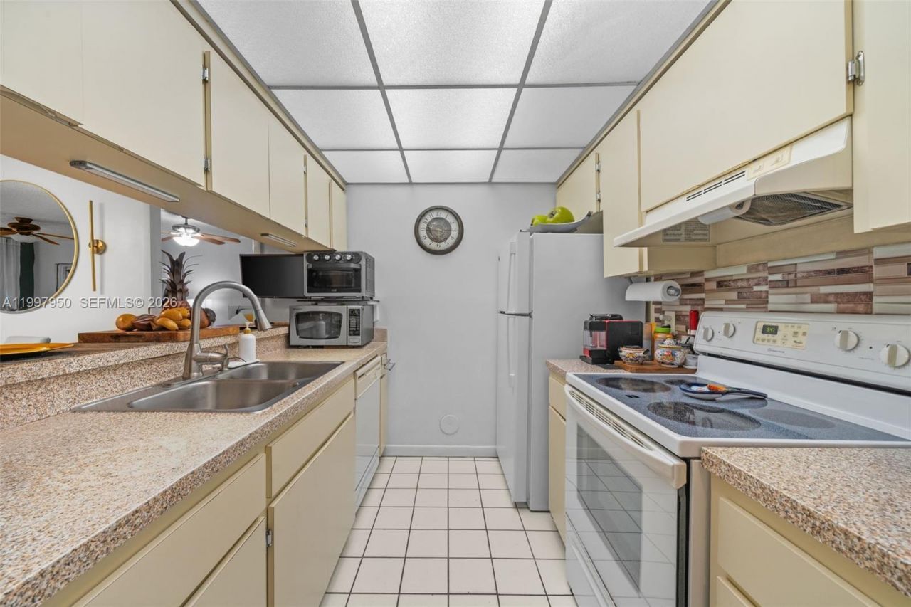 8120 Geneva Ct, Unit 148, Doral, FL 33166 Photo