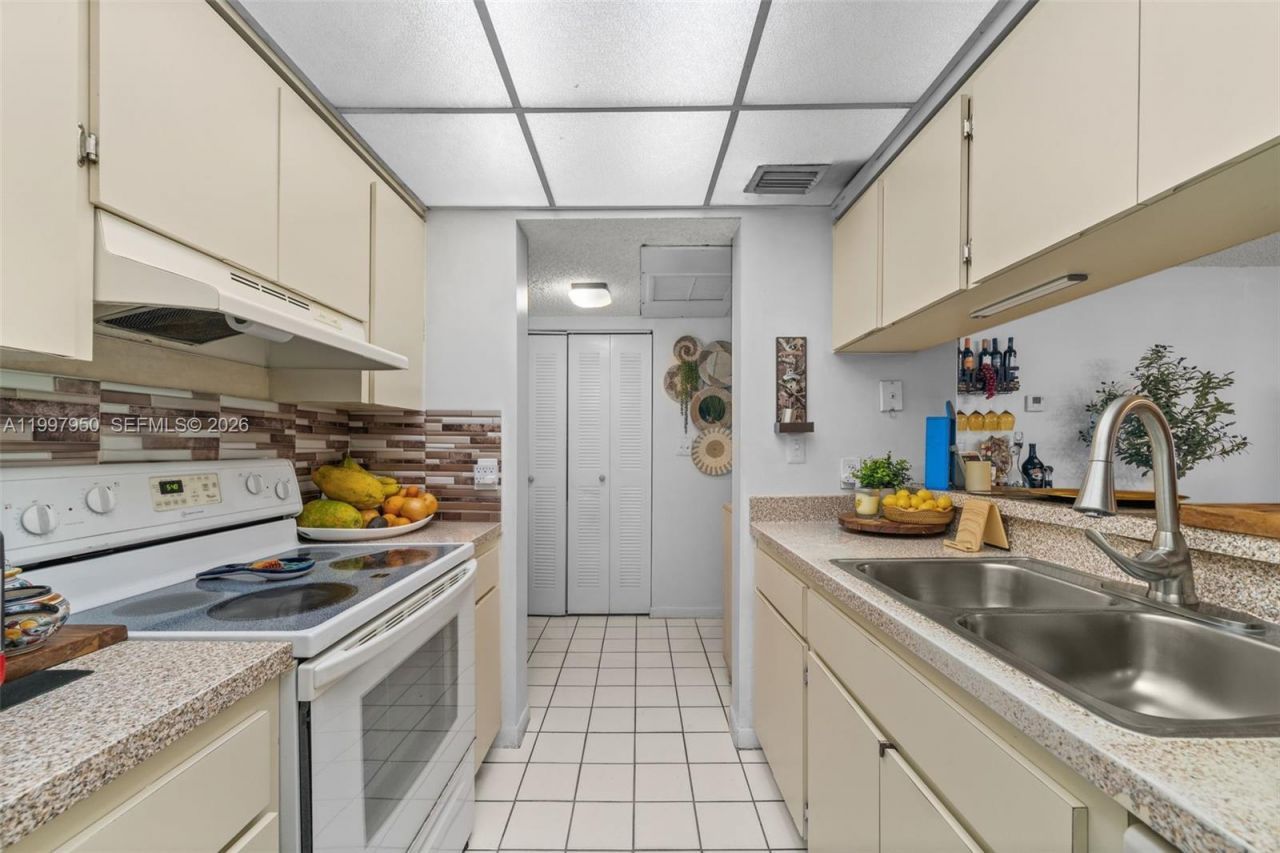 8120 Geneva Ct, Unit 148, Doral, FL 33166 Photo