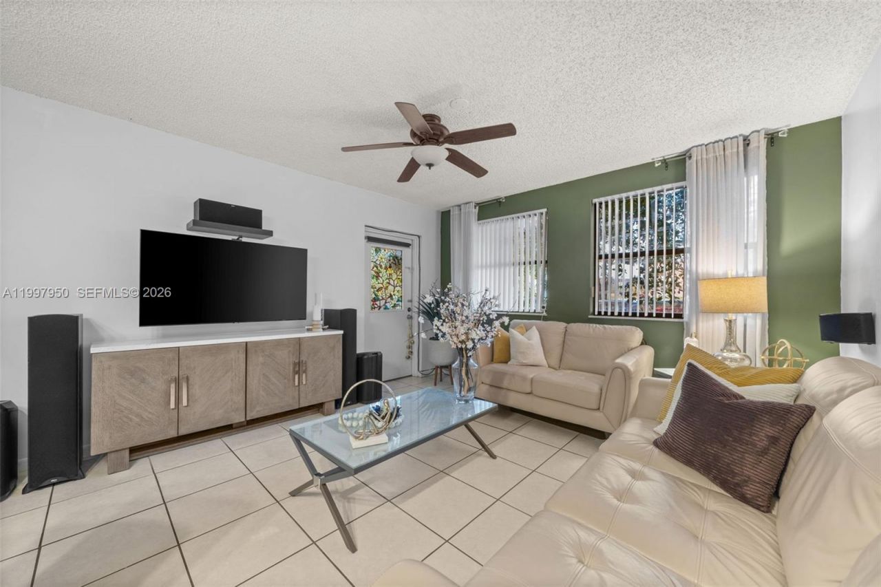 8120 Geneva Ct, Unit 148, Doral, FL 33166 Photo