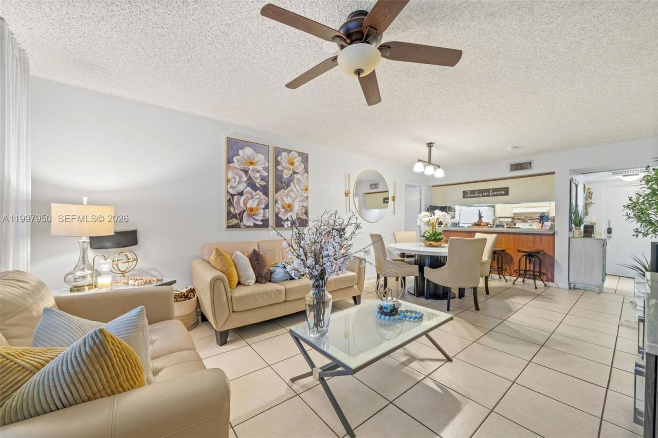 8120 Geneva Ct, Unit 148, Doral, FL 33166 Photo