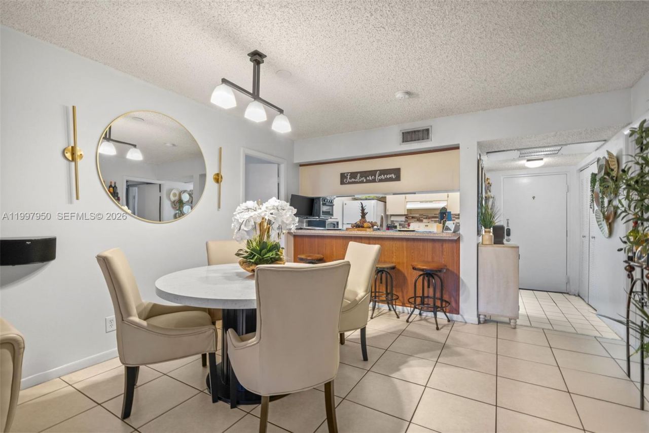 8120 Geneva Ct, Unit 148, Doral, FL 33166 Photo