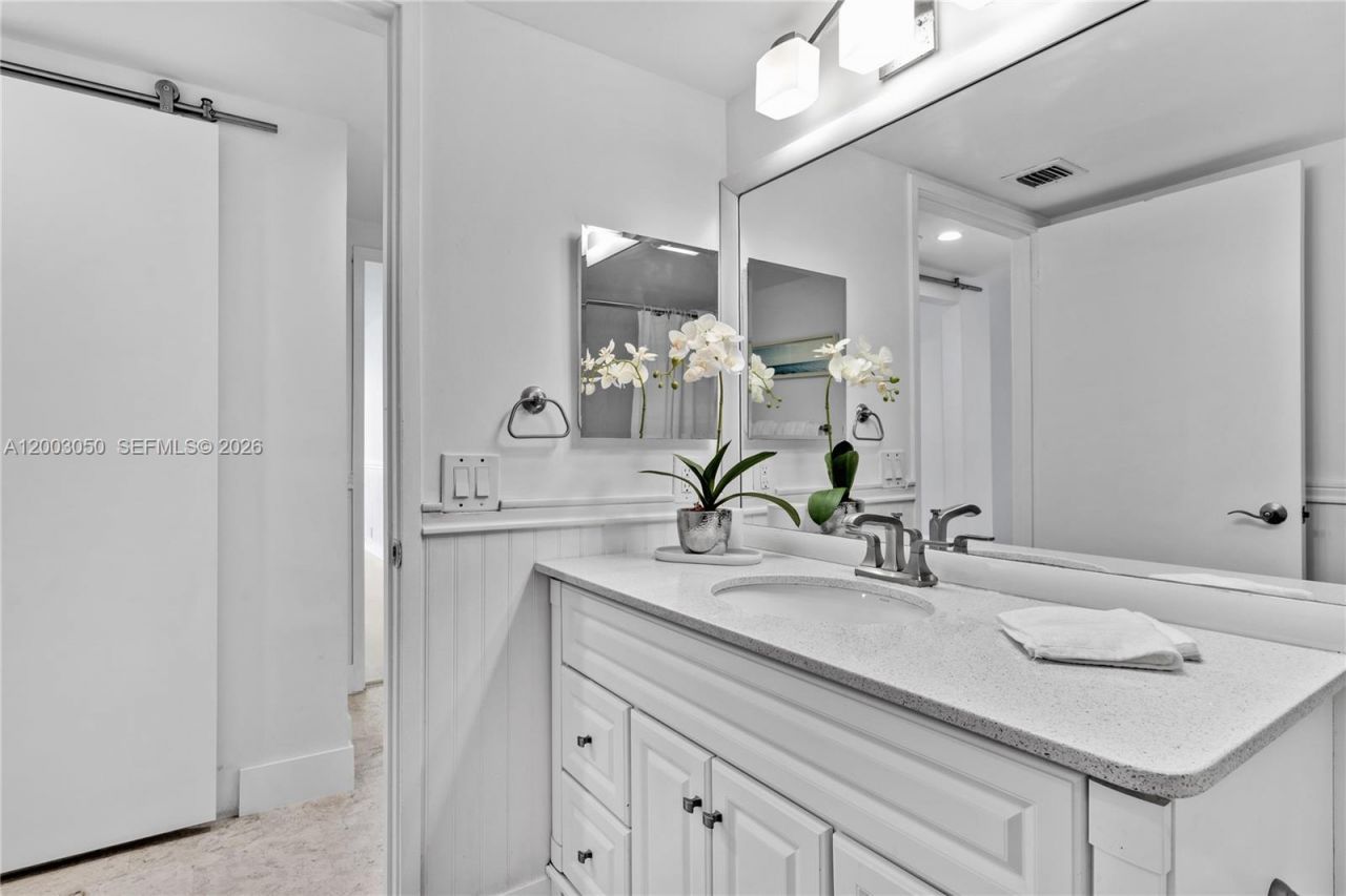 101 Crandon Blvd , Unit 367, Key Biscayne, FL 33149 Photo