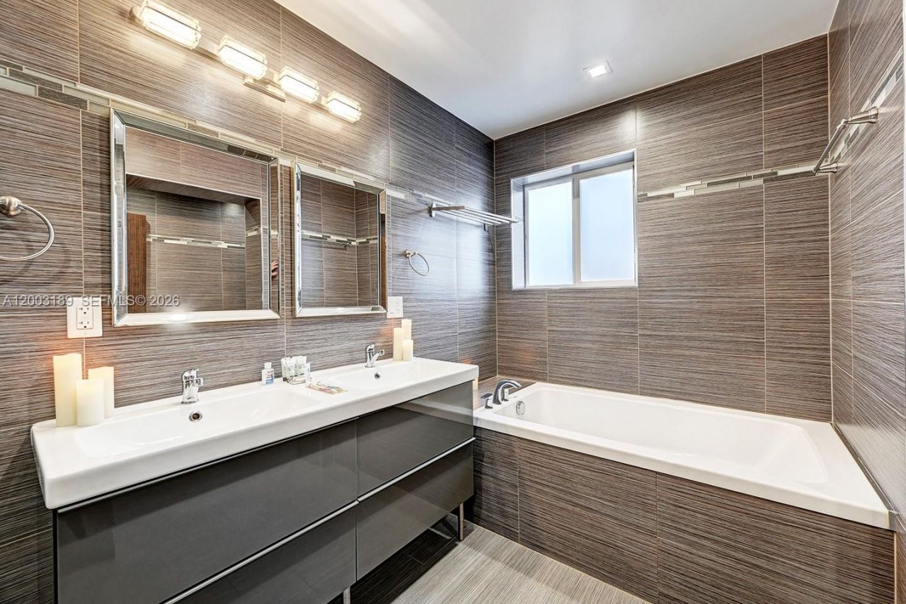 1318 Washington St , Hollywood, FL 33019 Photo