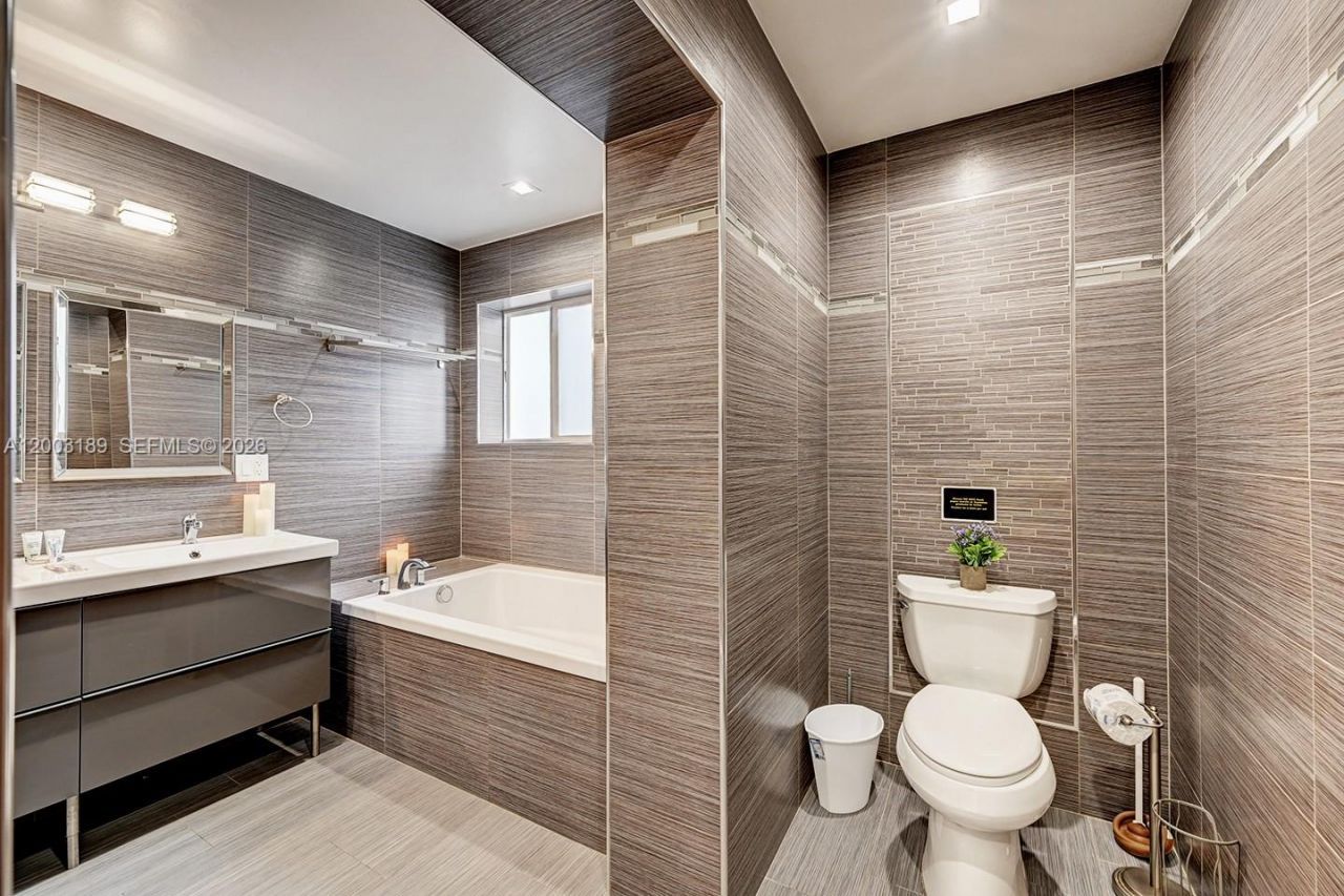 1318 Washington St , Hollywood, FL 33019 Photo